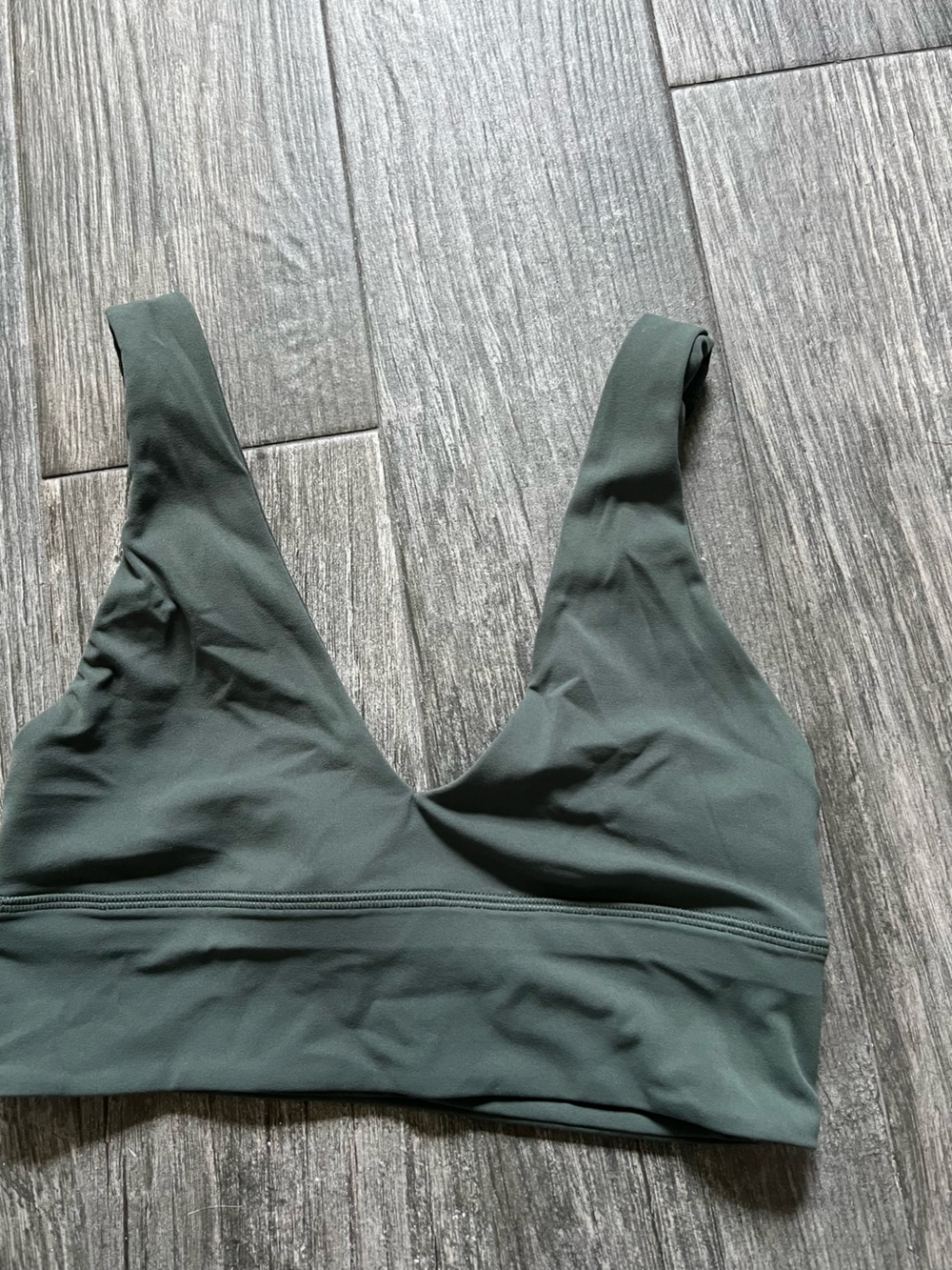 Lululemon align Vneck bra size 6 green color